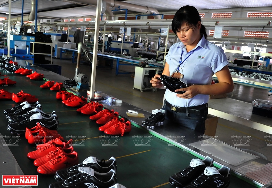 Кроссовки производства вьетнам