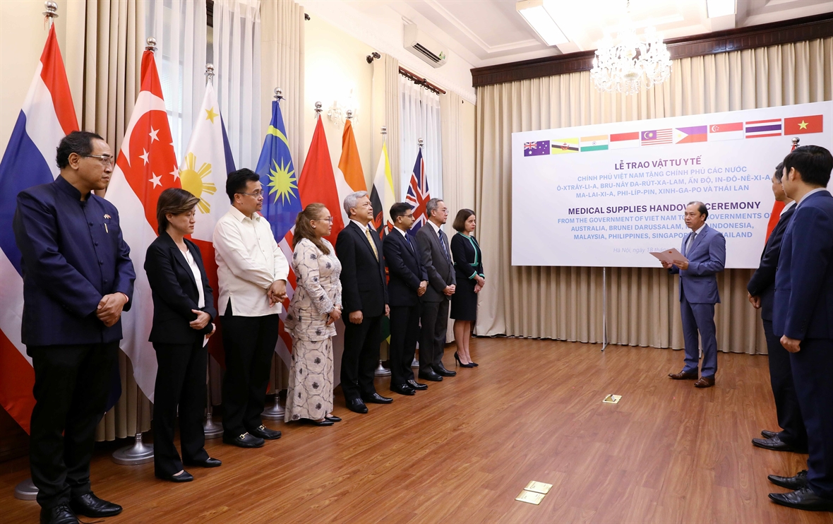 ASEAN ngày càng khẳng định vị thế của mình trong khu vực và trên thế giới. Hình ảnh về các hoạt động hợp tác, đoàn kết với các nước thành viên và chú trọng tới các mục tiêu phát triển bền vững sẽ thể hiện sự động viên đối với quan hệ trong ASEAN.