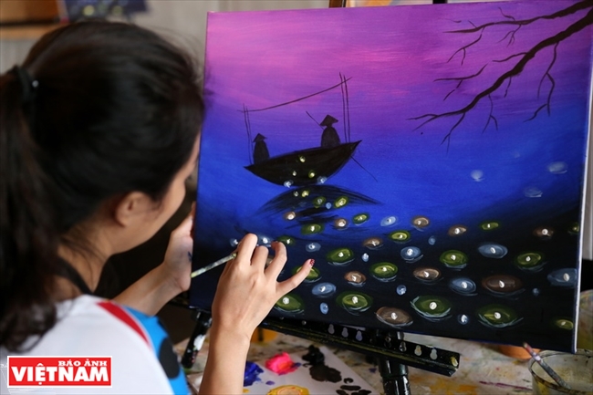 Tipsy Art là một phong cách mới trong nghệ thuật vẽ. Điều này bao gồm việc chấp tay và sử dụng chất lỏng để tạo ra những tác phẩm độc đáo với màu sắc tuyệt đẹp. Hãy tham gia vào cuộc chơi này và truyền cảm hứng cho bản thân.