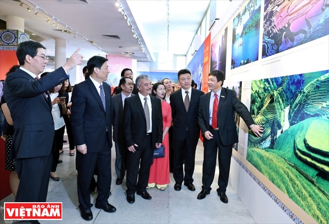 越－中についての写真展