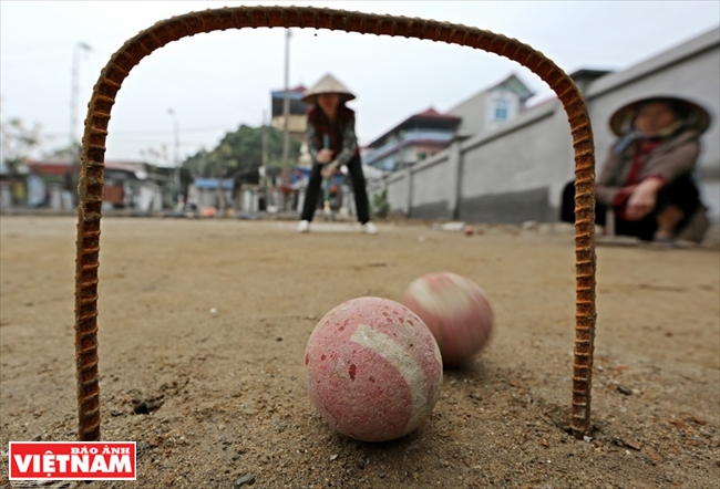 スアン・バック（Ｘｕａｎ　Ｂａｃｈ）村における老人のクロッケーチーム