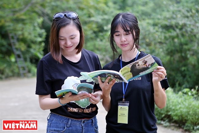 Giới thiệu hai cuốn sách đặc biệt bảo vệ loài gấu Việt Nam