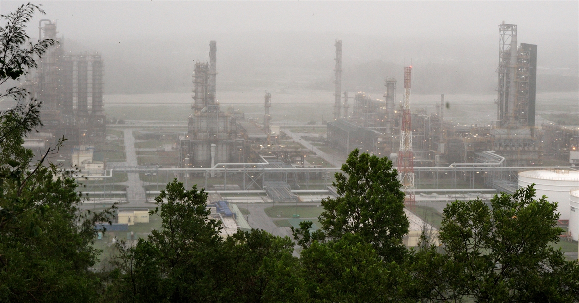 Các đơn vị thuộc Tập đoàn Dầu khí Việt Nam sẵn sàng sản xuất trở lại ngay sau bão số 9